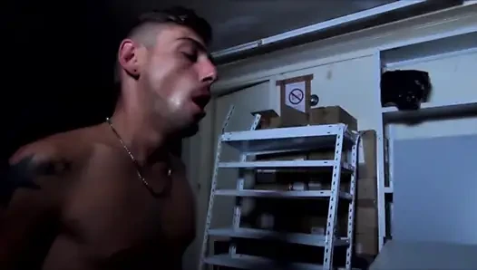 Nick Spears itaatkar sürtük modunda