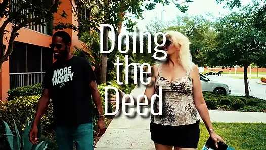 Sürtük orta yaşlı seksi emlakçı satış için büyük zenci yarağı müşterilerini sikiyor - çifte özellik