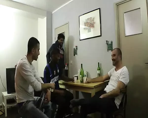 Ένας όμορφος 30χρονος Άραβας γαμήθηκε κατά τη διάρκεια μιας παρτούζας!