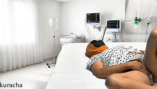 Сводная сестра в хиджабе чувствует себя, что ей нужен секс, когда она была одна