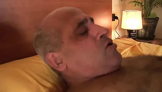 Genç bir sürtük için büyük olgun bir yarak