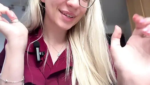 Злой девушка наказывает тебя щекотками АСМР