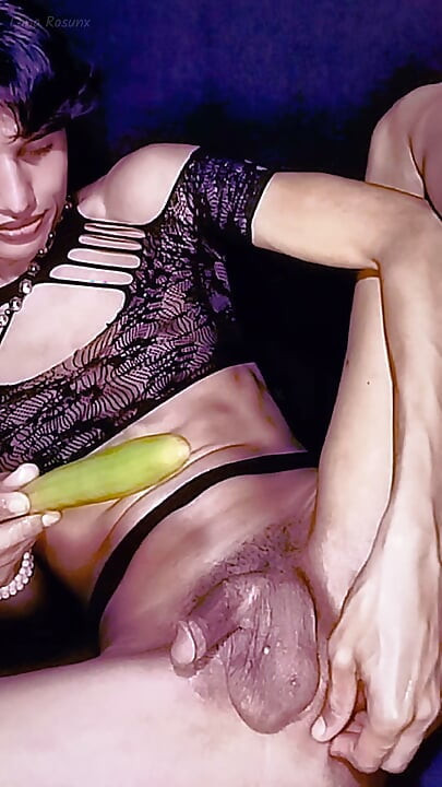Tranny dâm đãng Lana Rosunx thủ dâm hậu môn bằng dưa leo trong đồ lót ren đen