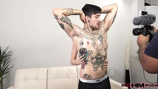 BTS: Kay Lovely сосет ступни Yinnie DeDom в грязном поклонении!