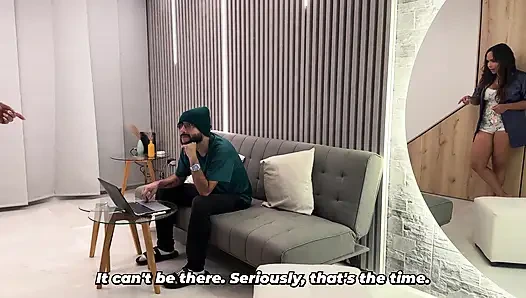 Милфа-брюнетка с большой грудью помогает своему шурину, когда его жены нету дома