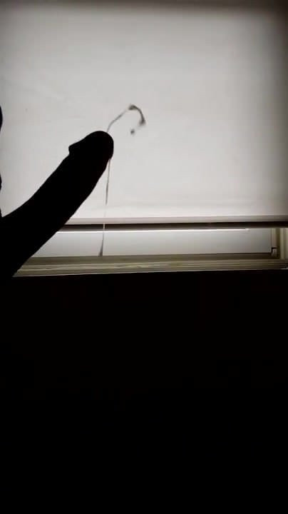 Beautifully cums without hands.