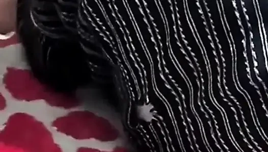 Aku pamer kaki kotorku di depan kamera sambil dicrot di dalam sama pria dominan kulit hitamku