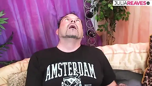 Schmutzige blondine mit dicken titten genießt seinen schwanz