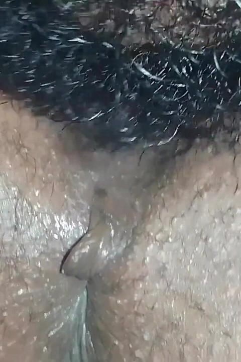 Amımı ve göt deliğimi parmaklıyorum ve yiyorum