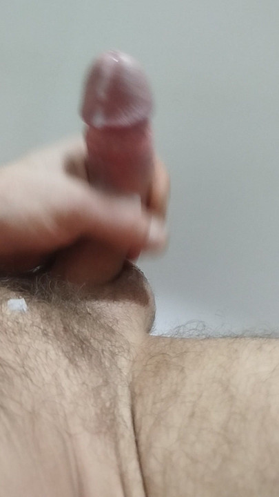 俺のチンコを擦れ!