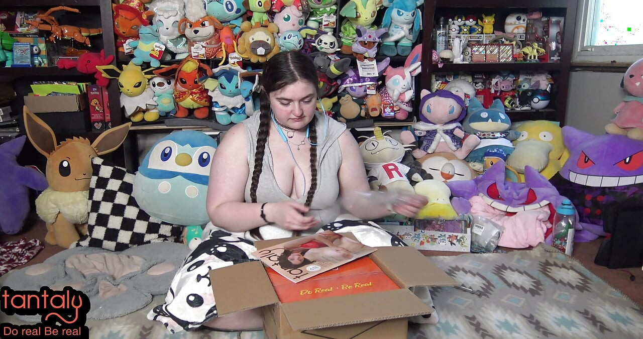 Abby Unboxes Crystal Sex Lalka Tantaly