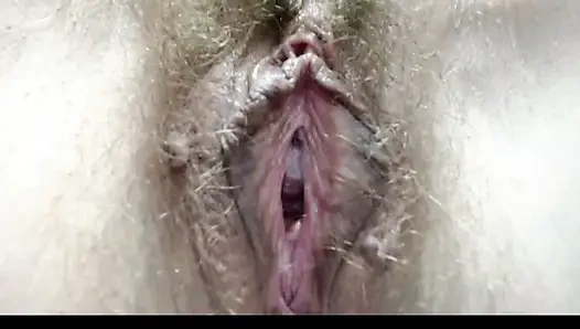 The thong on her asshole drowned and won't let her fuck her pussy freely