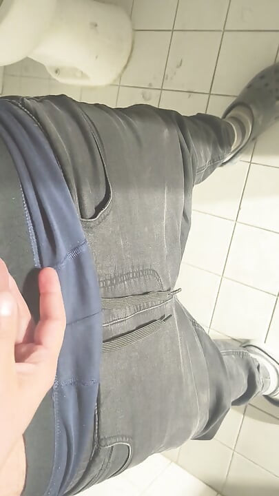 I quietly play with my penis at work in the evening.