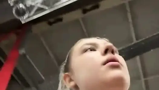 Jucielussie spor salonu egzersiz seansı