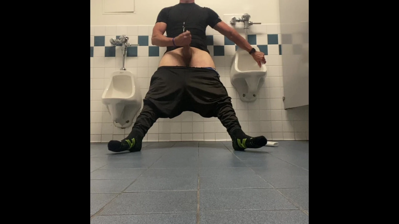 JockDad87 Shoots a Load in the Locker Room