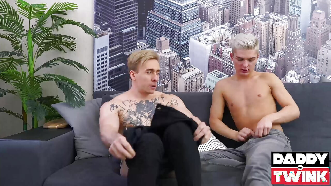 DADDYONTWINK - adorável loira enteada Alex Blade geme de Lex Moores Giga Cock