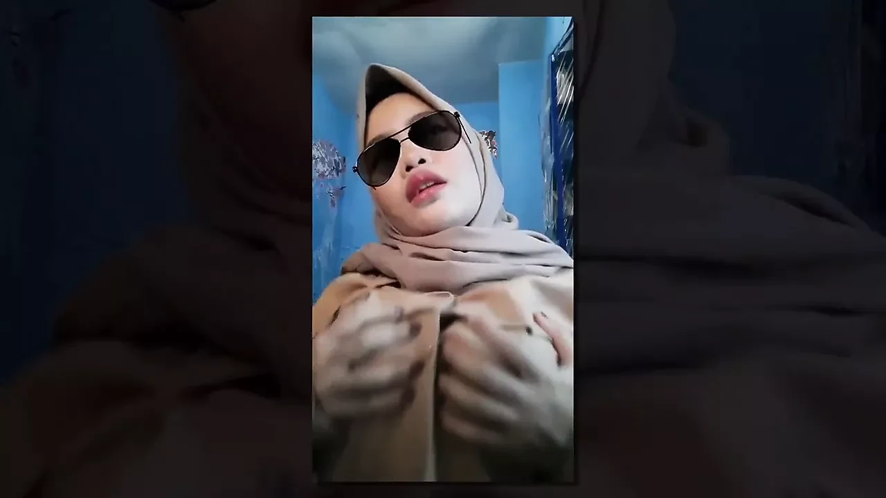 jilaber suka mainin kontol