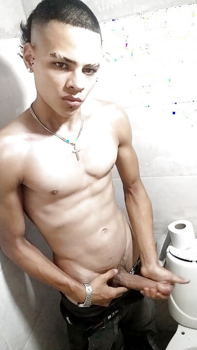 Pelakon Alejandro wujud di hadapan kamera