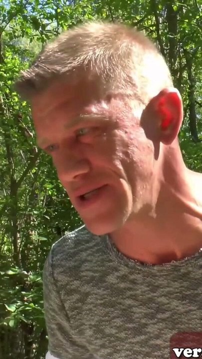 Vagabunda alemã natural da vizinhança, pega na floresta | Clipe 1