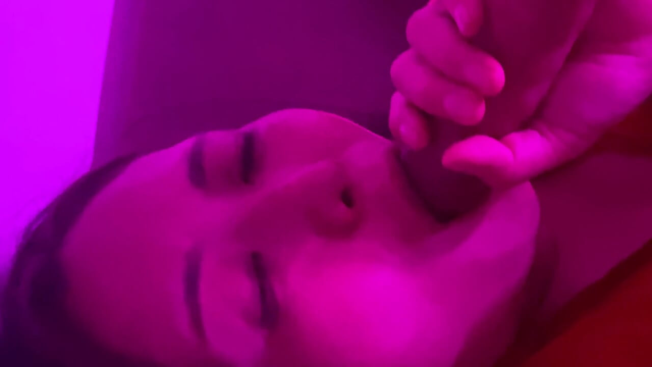 Einer verheirateten frau helfen, mit einem dildo zu masturbieren