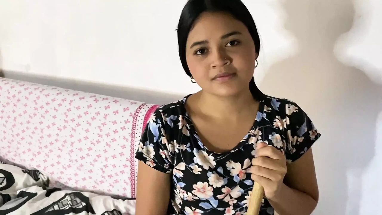 女仆为了增加工资与她的老板发生性关系