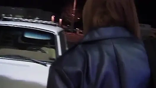 Wilde Taxifahrt: Blonde Schönheit in Ekstase