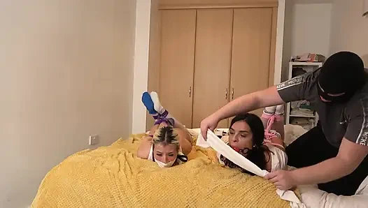 Lilly ve latin: çorap oyunu gecesi bağlı ve ağzı tıkalı mücadeleye dönüşüyor! (fullhd)