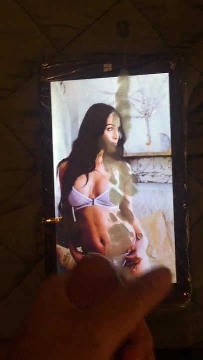Sborrata in omaggio a nikki bella