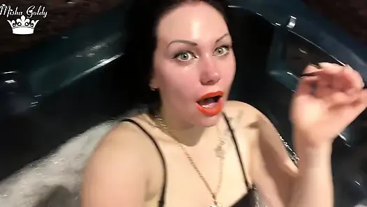Bibir oranye & fetish rambut basah