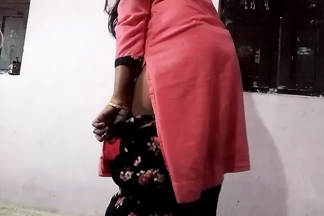 Tamil wife removes clothes