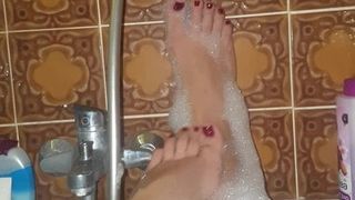 Red toes Teasing