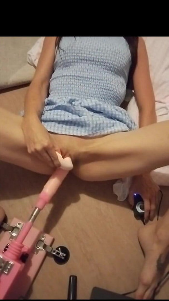 Snažan trenutak iz "Gledaj kako me žestoko tuca jebena mašina dok ne špricam"