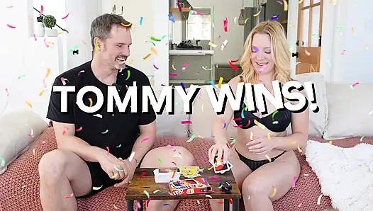 Tante semok rambut pirang lagi asik main twister dan dientot habis-habisan - tom games pod