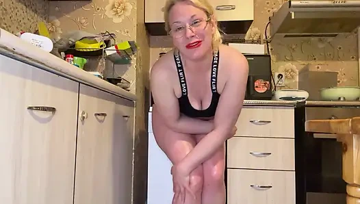 Вощу мои бедра и намазываю маслом