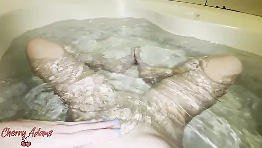 Fingering My Pussy and Exhibiting My Feet at the Bathtub