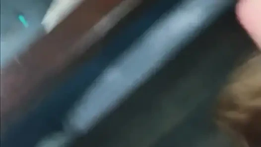 Istri nakal bertopeng lagi asik nyepong kontol