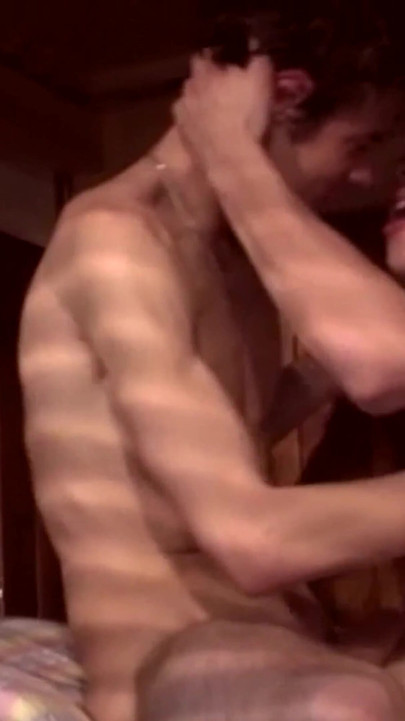 Staxus: Dominik jebe svoju hetero partnericu!