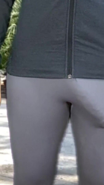 Zapanjujući trenutak iz "Big dick shemale yoga flash"