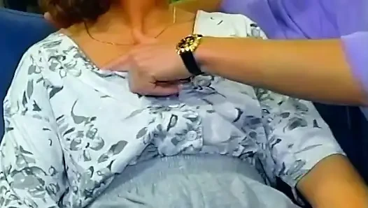Brunette mengisap kontol lalu disodok dalam-dalam