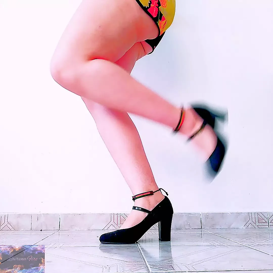 Dancing to the sound of the first Brazilian Samba recorded: "Pelo Telefone" (Martinho da Vila Version)