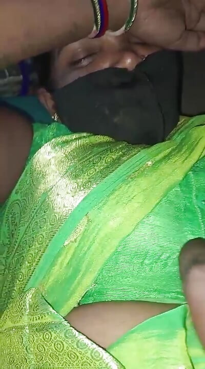 Kakak meniduri saya setelah memberi tahu saya bahwa saya pandai dalam Hari Saree