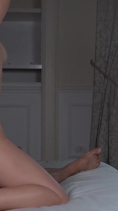 Amalia Davis tóc vàng gợi cảm bị hardcoreholiday đụ trong kỳ nghỉ | Clip 1