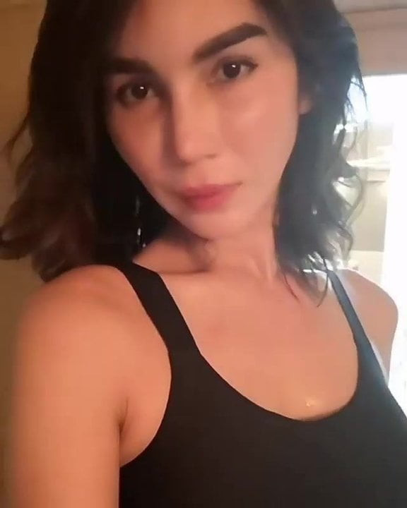 Nur Sajat hot dance
