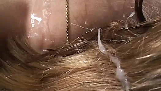 Hengst schiebt schwanz in den arsch des kükens, nachdem er blowjob bekommen hat, und besahnt dann ihr gesicht