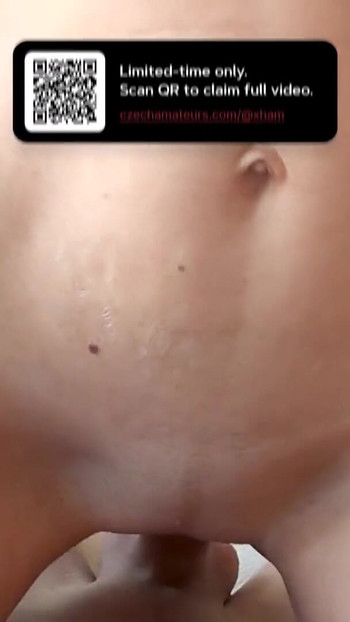 Heißes paar, romantik zu hause, die Footjobs und mehr liebt! | Clip 1