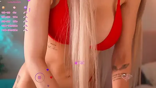 Mia's Very Juicy Tits Are Oiled up