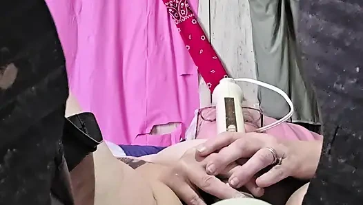 Cewek sange ini dientot habis-habisan sama pelacur mesum