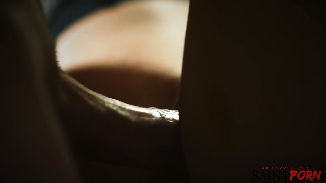 Gina Snake leva um pau enorme em seu buraco cru