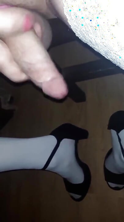 Angel jerking off in stockings and heels