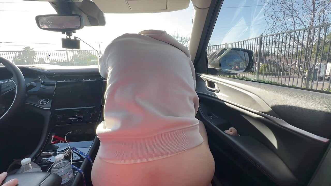 Gostoso Jimmy E Slutty Kitty Ficam Com Tesão No Carro E Começam a Foder Em Público